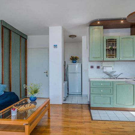 Amazing Apartment In Krk With Kitchen 크르크 외부 사진
